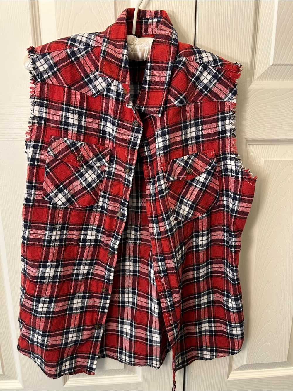 Sleeveless Red Plaid Button-Down Shirt - Classic Flannel Style
